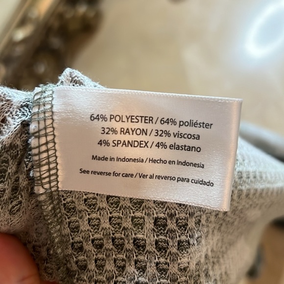 💕Cute Camo Top💕 - Picture 4 of 4